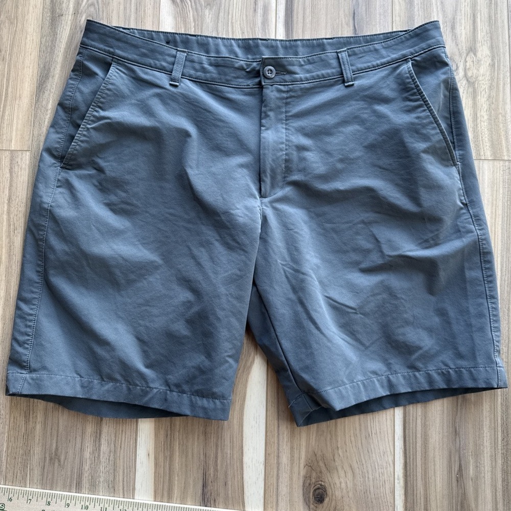 Under Armour Shorts Mens 38 Waist Gray Active Lightweight Breathable Casual‎
